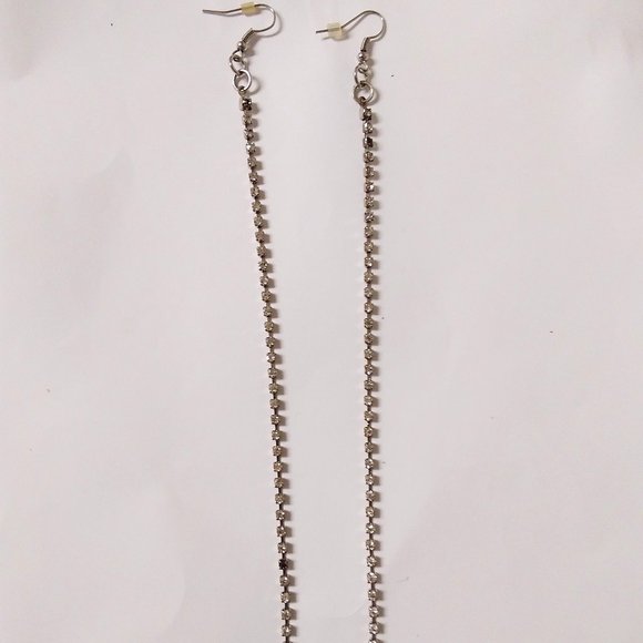 Jewelry - Silver and clear gem fashion jewelry earrings💎
